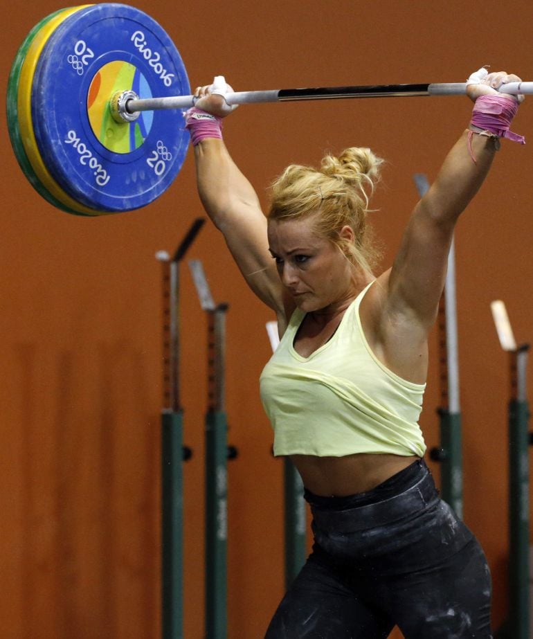  La levantadora de peso española Lidia Valentín entrena en Río de Janeiro (Brasil), en el marco de los Juegos Olímpicos de Río 2016.