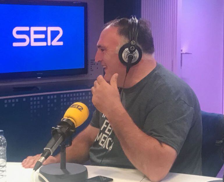 José Andrés en los estudios de la Cadena SER.