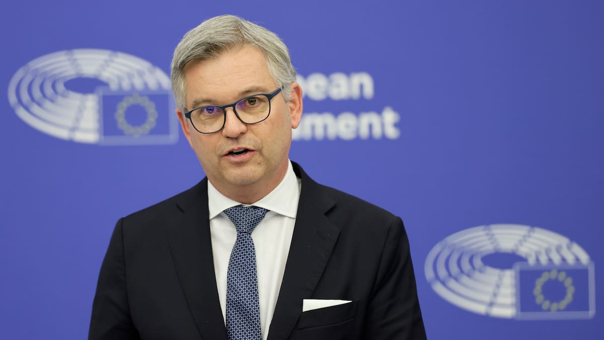 Bruselas consuma su giro hacia las recetas más duras contra la migración irregular: agilizar deportaciones y centros de internamiento