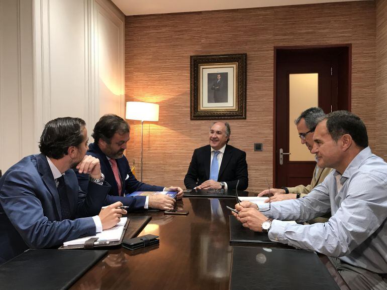Responsables de Guadacorte SA junto al alcalde de Algeciras, José Ignacio Landaluce y técnicos municipales