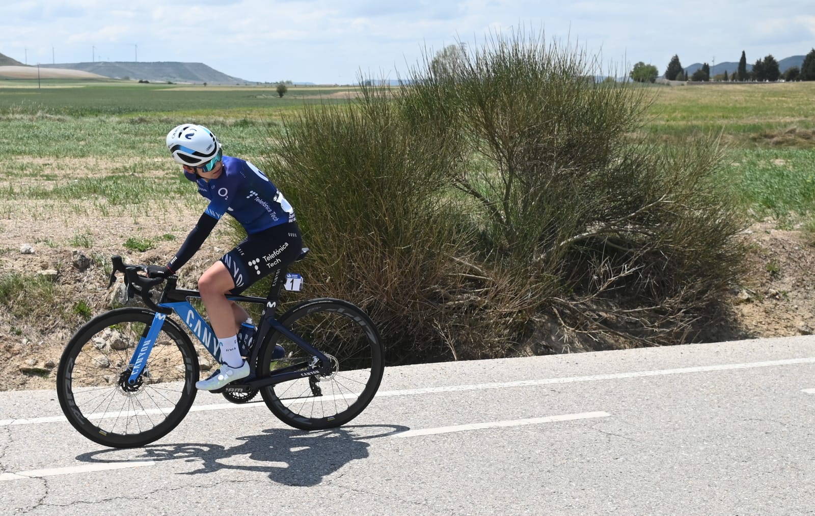 Sara Martín transita con el dorsal nº1 de la ronda