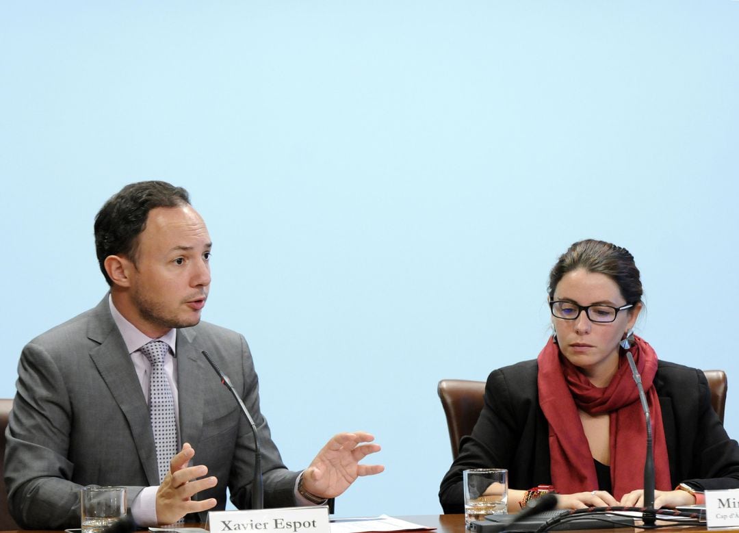 El ministre d'Afers Socials, Xavier Espot, i la cap de l'Àrea d'Igualtat, Mireia Porras, durant la presentació del nou servei