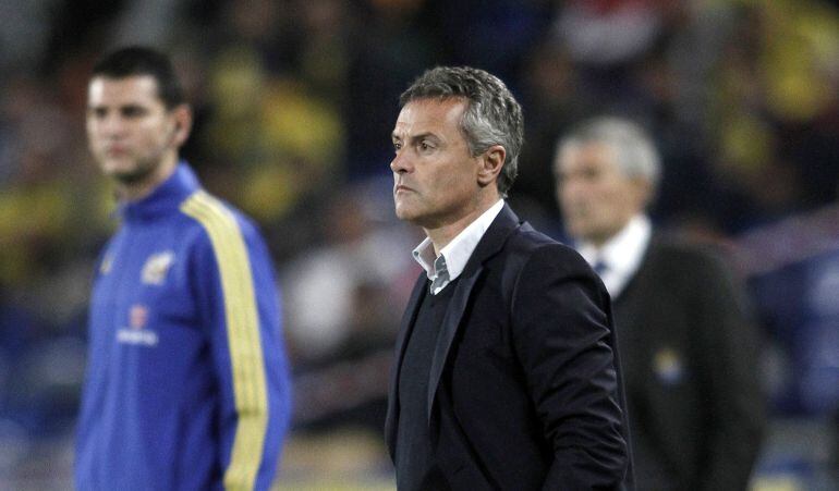 El técnico del Getafe, Fran Escribá, durante el encuentro correspondiente a la jornada 27 de primera división, que disputaron frente a la UD Las Palmas en el Estadio de Gran Canaria