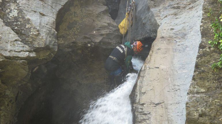 La Guardia Civil rescata el cadáver de un montañero en Pórtugos(Granada)