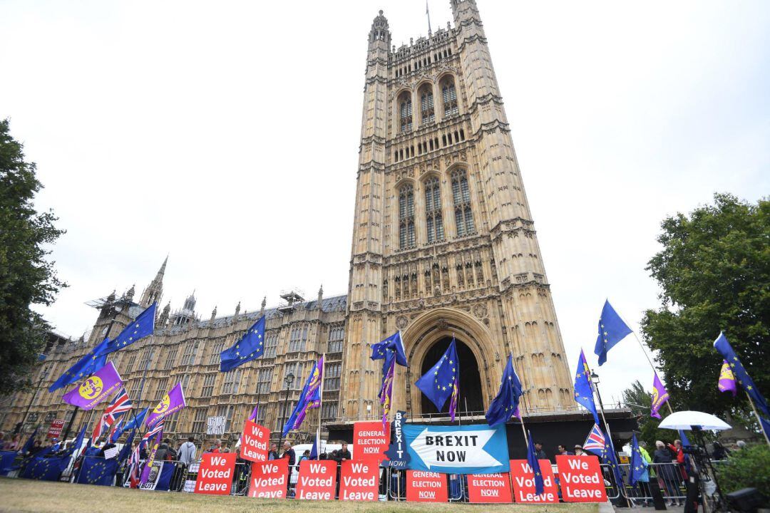 Protestas a las puertas del Parlamento británico, en Londres