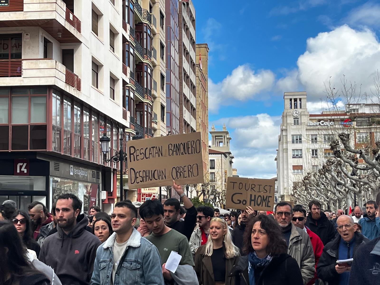 Manifestación en Logroño convocada por el Sindicato de Vivienda de La Rioja, bajo el lema 'Acabemos con el negocio de la vivienda'