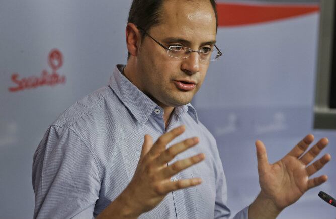 El secretario de Organización del PSOE, César Luena, durante la rueda de prensa que ha ofrecido tras la reunión de la Ejecutiva del partido