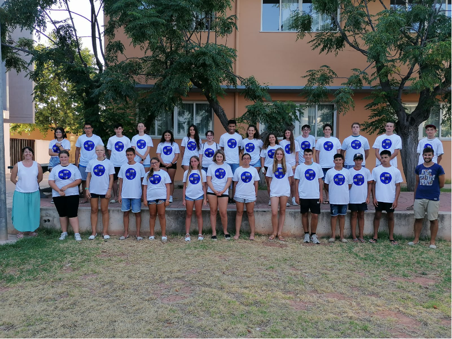 Una part dels 92 joves que han participat en aquest programa per conèixer el món laboral.