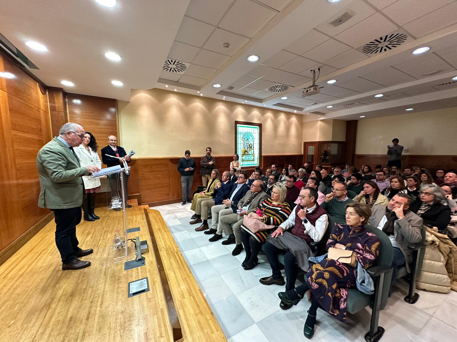 Momento de la presentación del delegado del gobierno de la Junta a los representantes de ayuntamientos y fundación