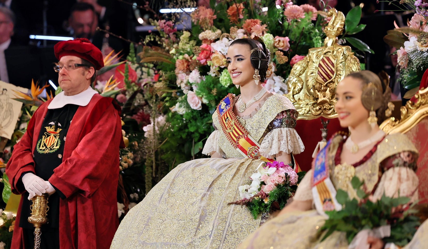 La fallera mayor de València, Carmen Prades, durante su exaltación en el Palau de la Música.