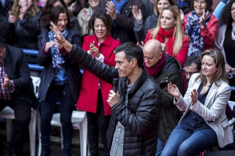 El ex secretario general del PSOE Pedro Sánchez durante la visita realizada a Xirivella (Valencia)