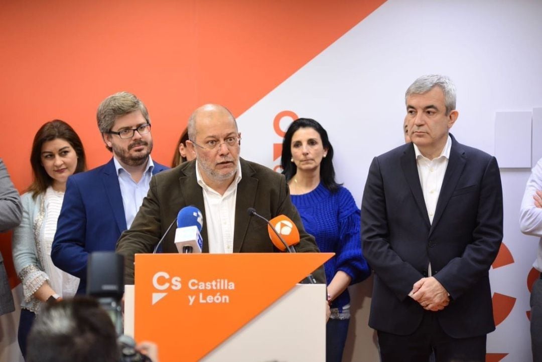 El candidato de Ciudadanos a la Presidencia de la Junta de Castilla y León, Francisco Igea, con Fran Hervías y Luis Garicano