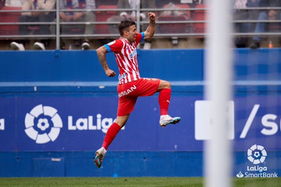 Aitor García celebra su gol al Eibar.