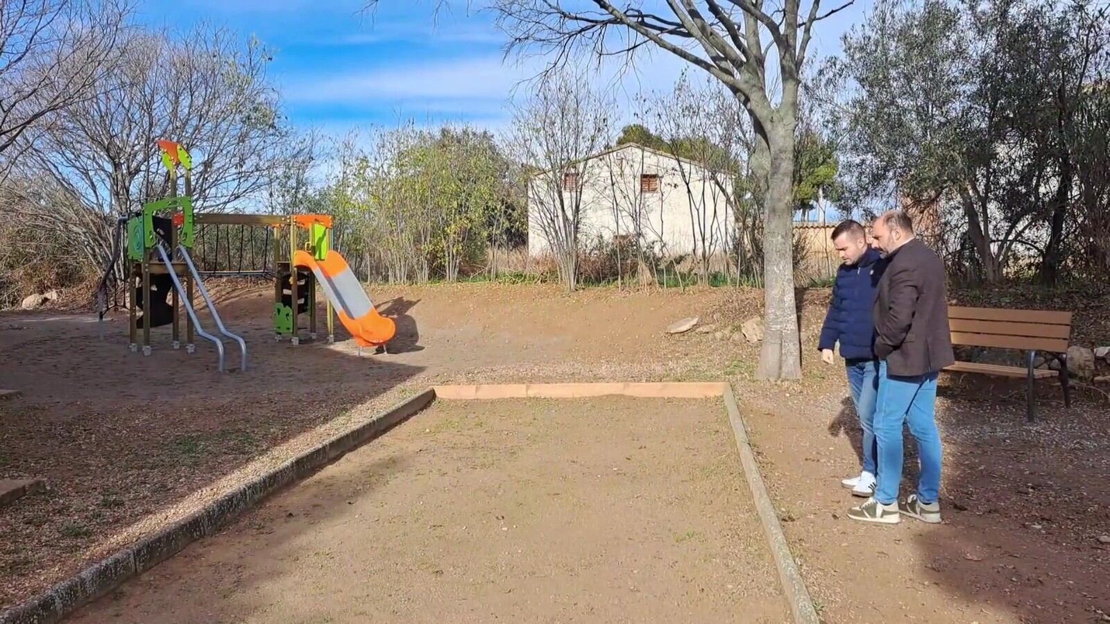 Fernando Torres y Javier Garcés comprueban las mejoras en uno de los parques y jardines