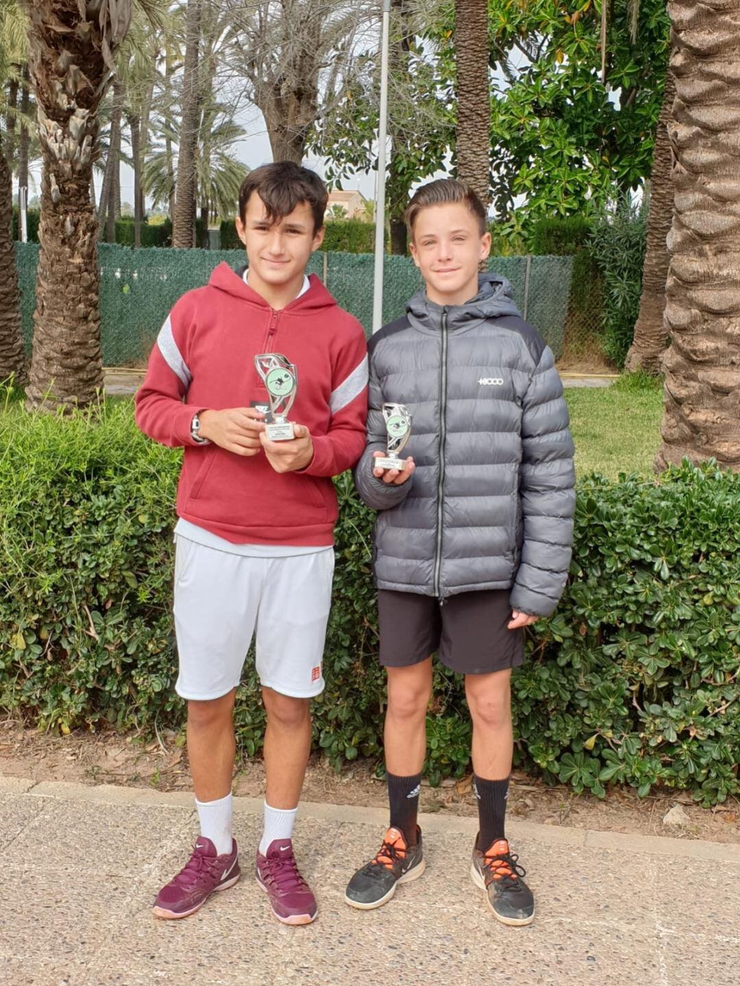 Eric Maestre (D) junto con el campeón Carlos Maestre