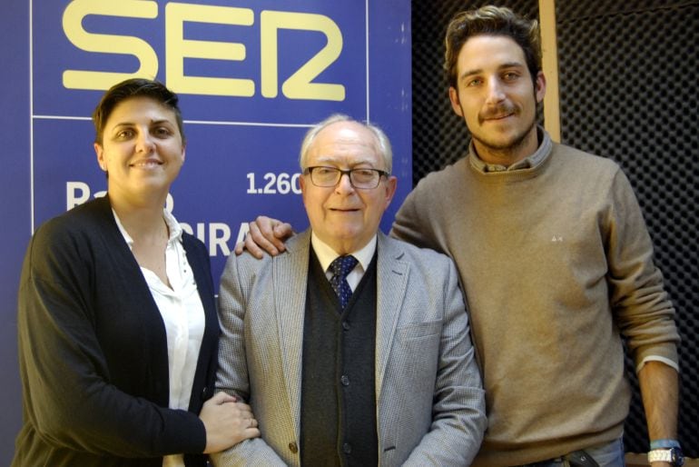 Mercedes Araujo, Diego de Salas y Antonio José Cortés tras su particpación en Hoy por Hoy para hablar de ocio en la calle Sevilla.