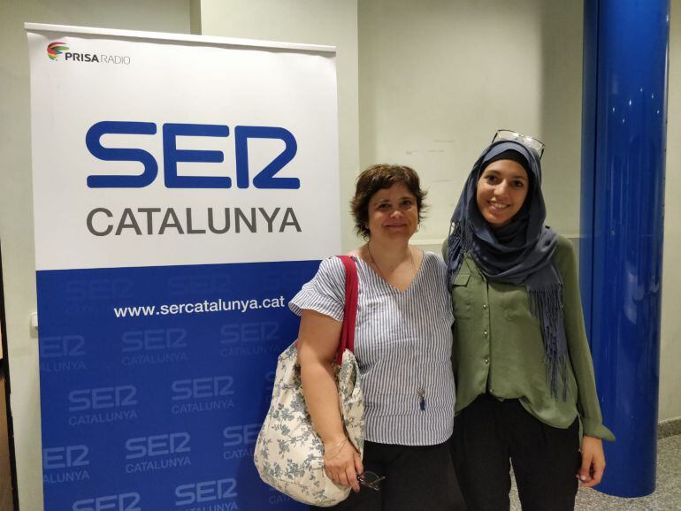 Núria Iceta i Míriam Hatibi, als estudis de Ràdio Barcelona.
