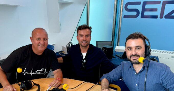 Rubén Albés visitó el stand de SER Gijón en la Feria de Muestras.