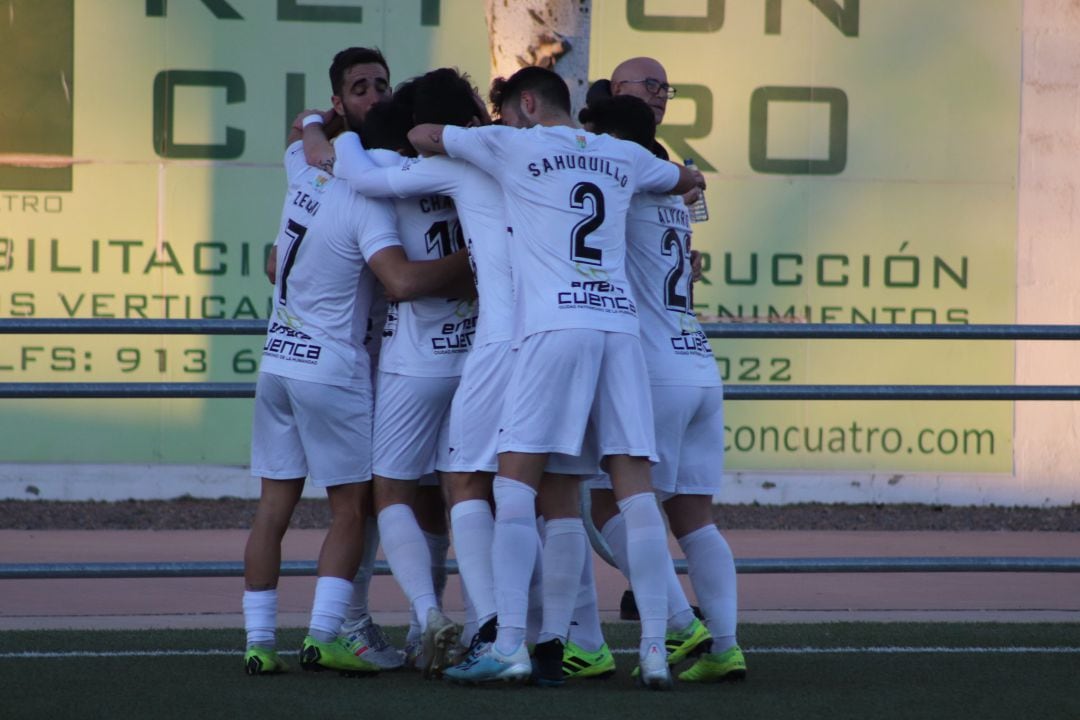 Los jugadores celebran el gol de la victoria