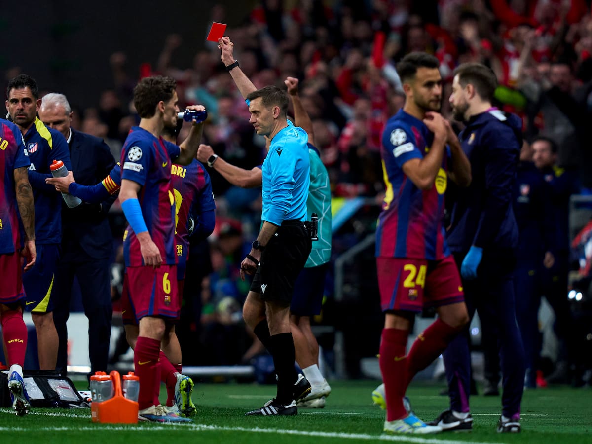 El Barça se queja de seis acciones de su eliminatoria frente al Atlético en Champions League y pide que sancionen a los árbitros