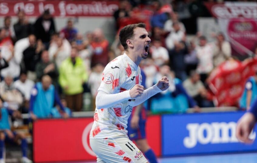 Marcel celebra su tanto ante el Barça