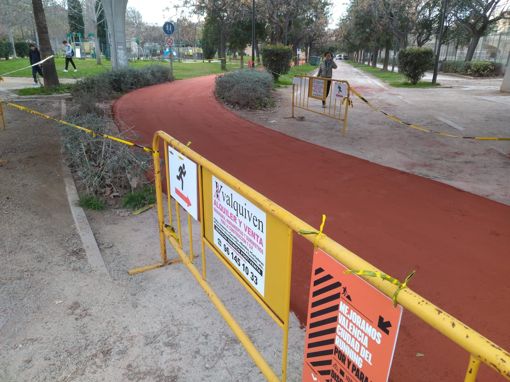 Trabajos sobre el pavimento del circuito de corredores del jardín del Turia