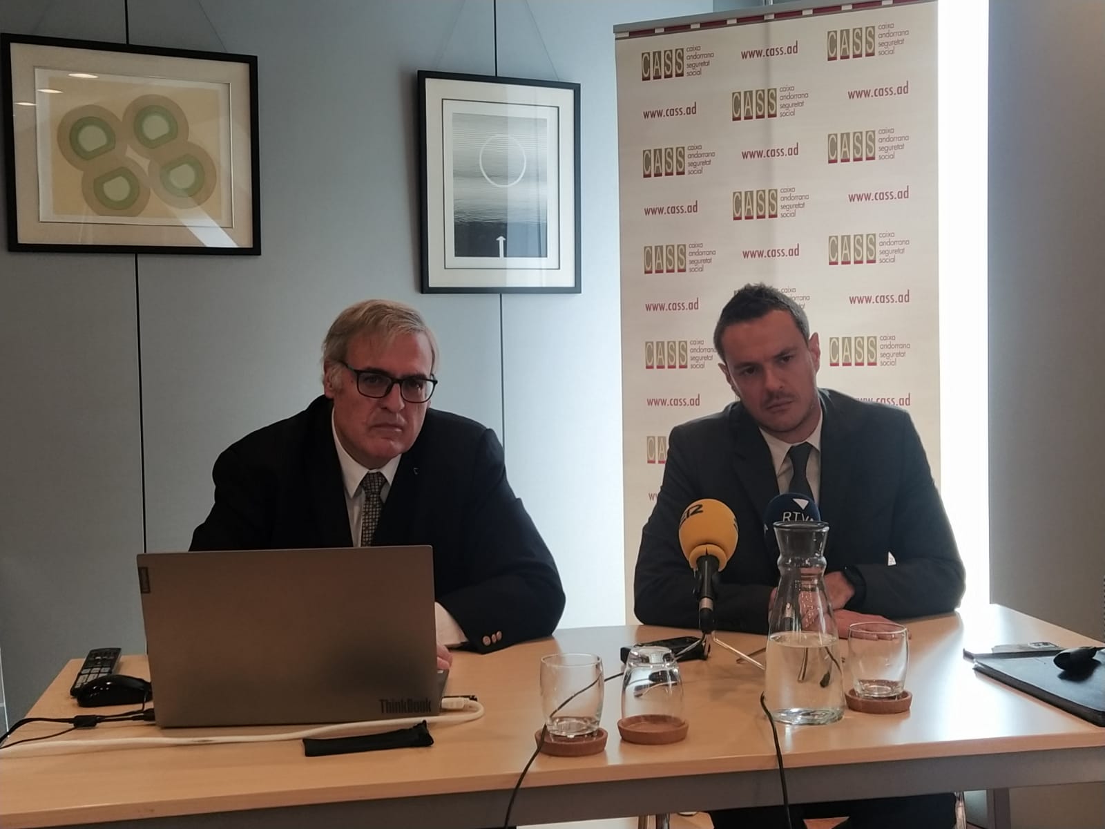 El president del consell d&#039;administració i el representant dels pensionistes de la CASS, Marc Galabert i Jacint Risco