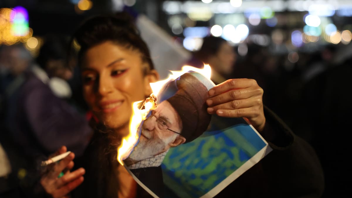 Exteriores recomienda a los españoles que se encuentren en Irán que abandonen el país "haciendo uso de los medios disponibles"