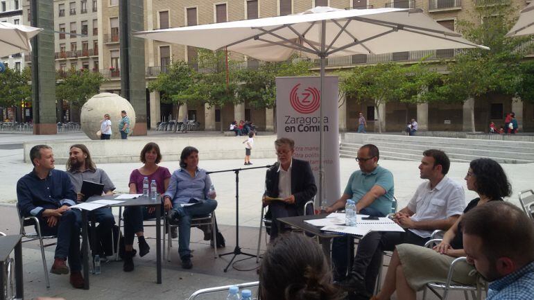 El equipo de Zaragoza en Común, durante la presentación de su balance del primer año al frente del Ayuntamiento de Zaragoza