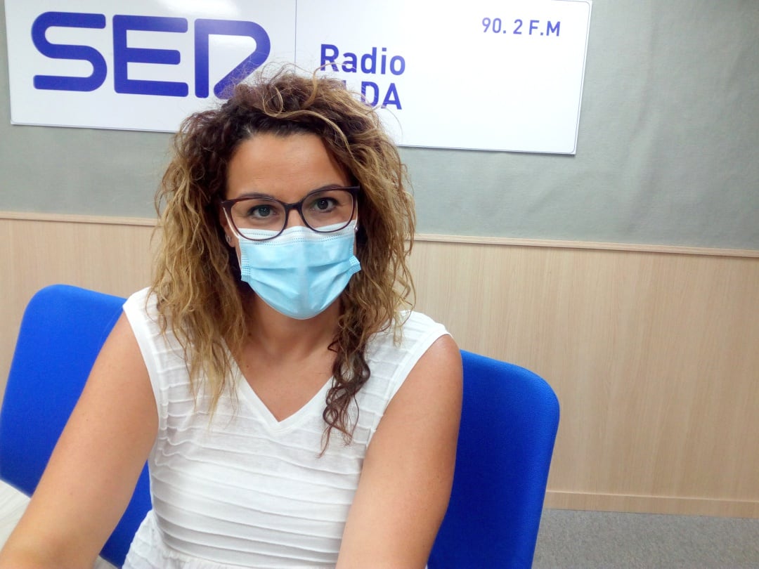 Lorena Pardo, en el estudio de Radio Elda SER