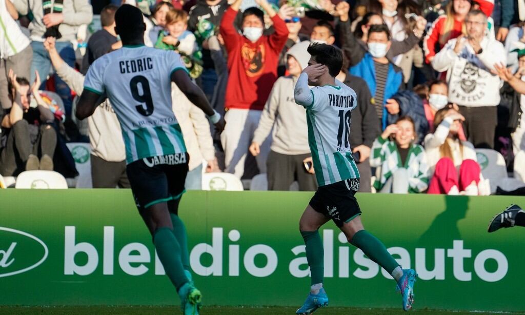 Pablo Torre celebra uno de sus últimos goles en el feudo racinguista