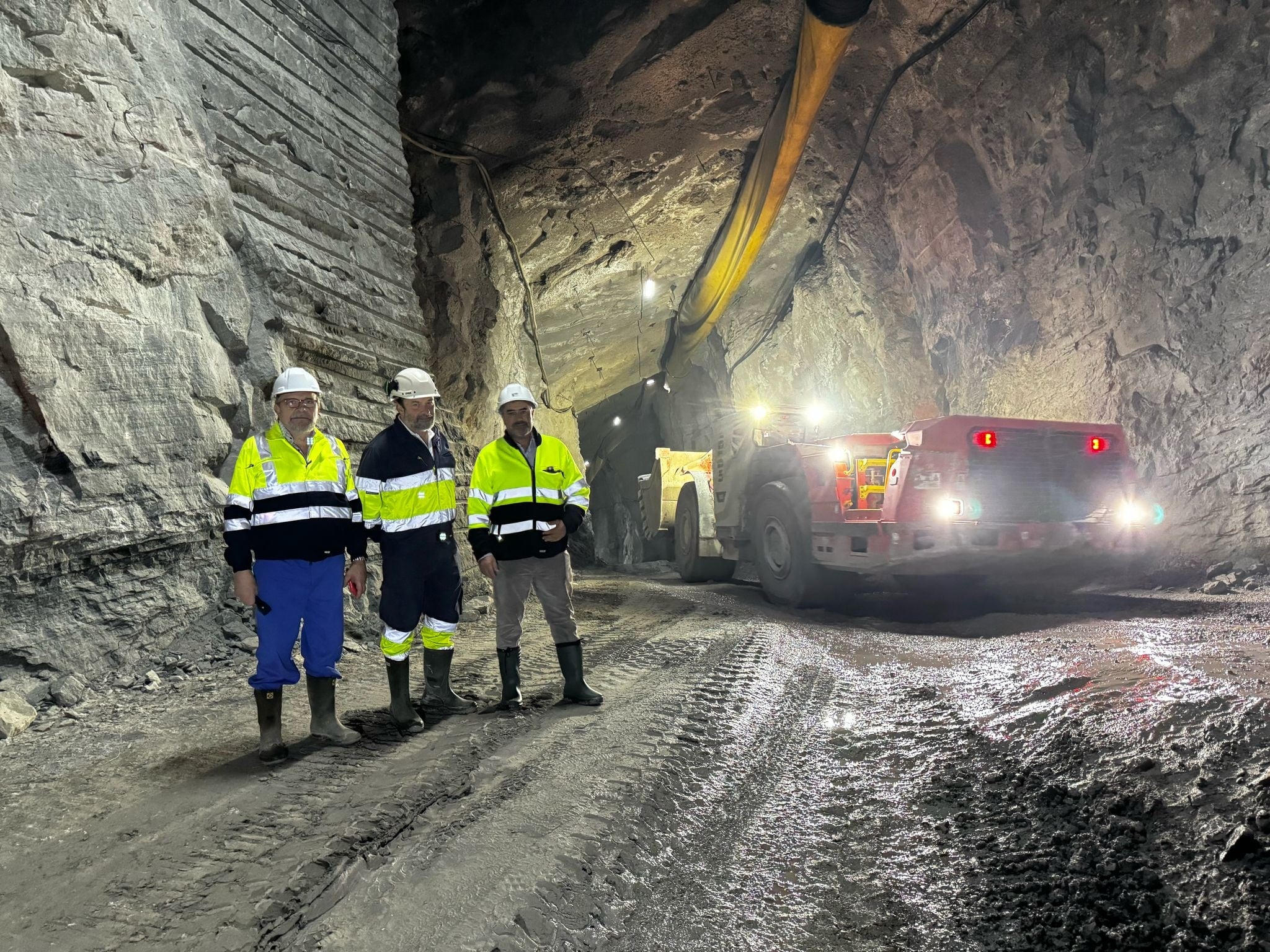 CIUDAD REAL, 20/02/2025.- El proyecto minero El Moto, en Abenójar (Ciudad Real), ha finalizado el estudio de factibilidad definitivo, que ha confirmado unos recursos de 91 millones de toneladas de mineral de wolframio con una ley media de 0,44 % WO3, y 1,2 millones de onzas de oro. Según ha explicado este jueves en un comunicado de prensa la empresa minera Abenójar Tungsten SL, que desarrolla el proyecto con el respaldo de EIT RawMaterials, prevén la construcción de sus instalaciones en 2025 y el inicio de la producción en 2027, con el objetivo de convertirse en el principal productor de wolframio de Europa. EFE