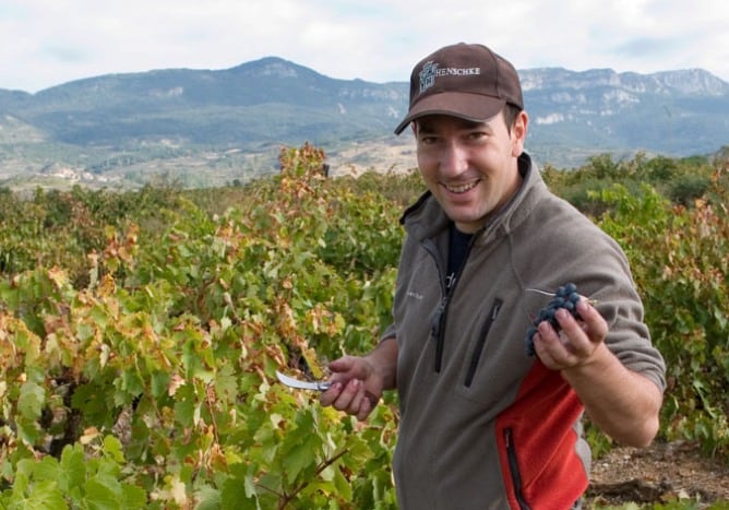 El secreto es una vuelta a los orígenes. Vino sin aditivos. Uva, barrica y botella. &quot;Bueno, le añado clara de huevo de las gallinas camperas de mi tía, para aclararlo&quot;, añade Balda.