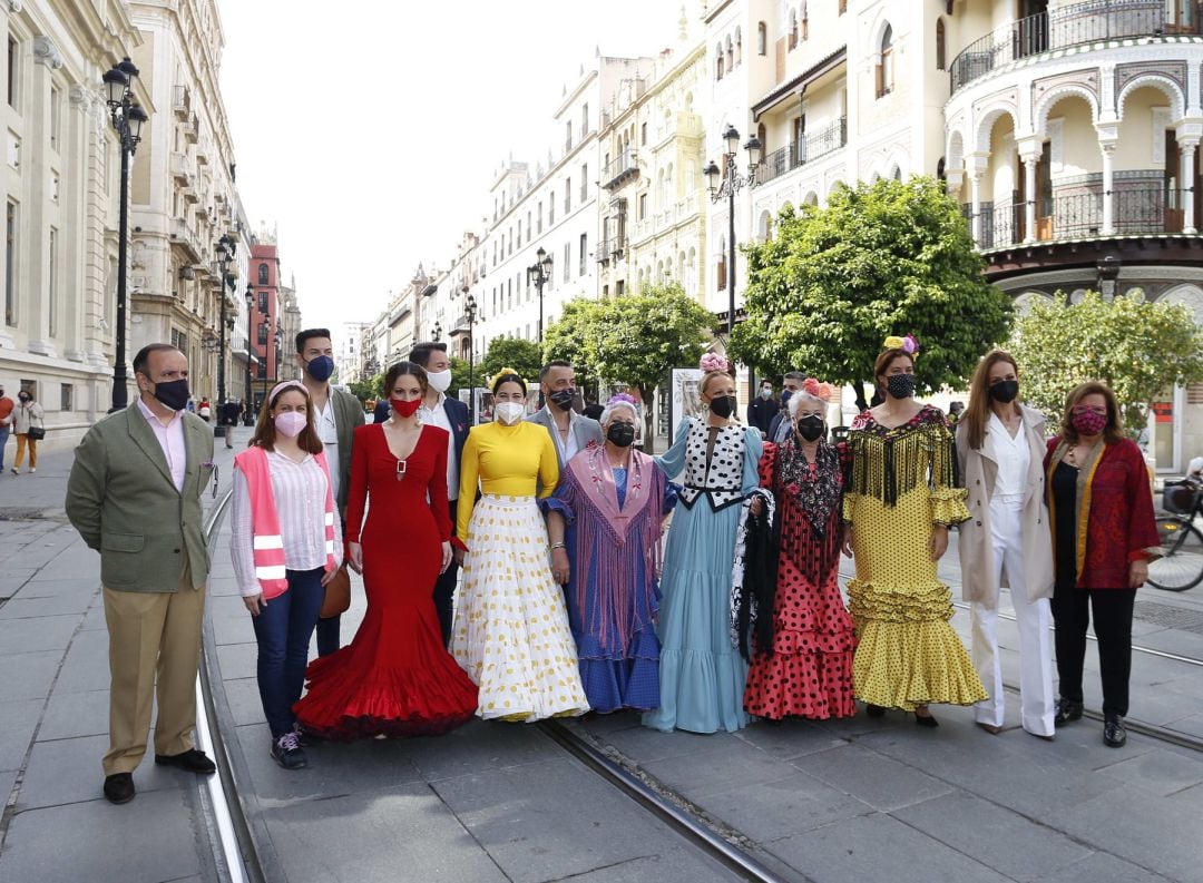 Inauguración de una de las muestras en la avenida de la Constitución