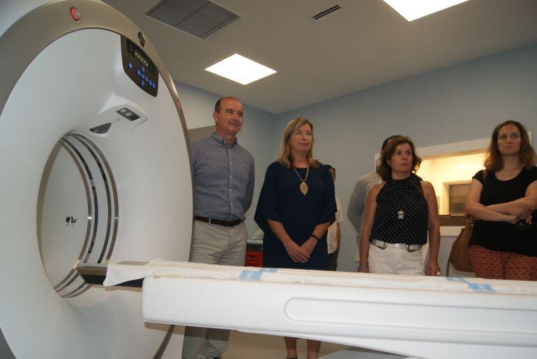 La consellera,Patricia Gómez acompañada por el presidente Jaume Ferrer