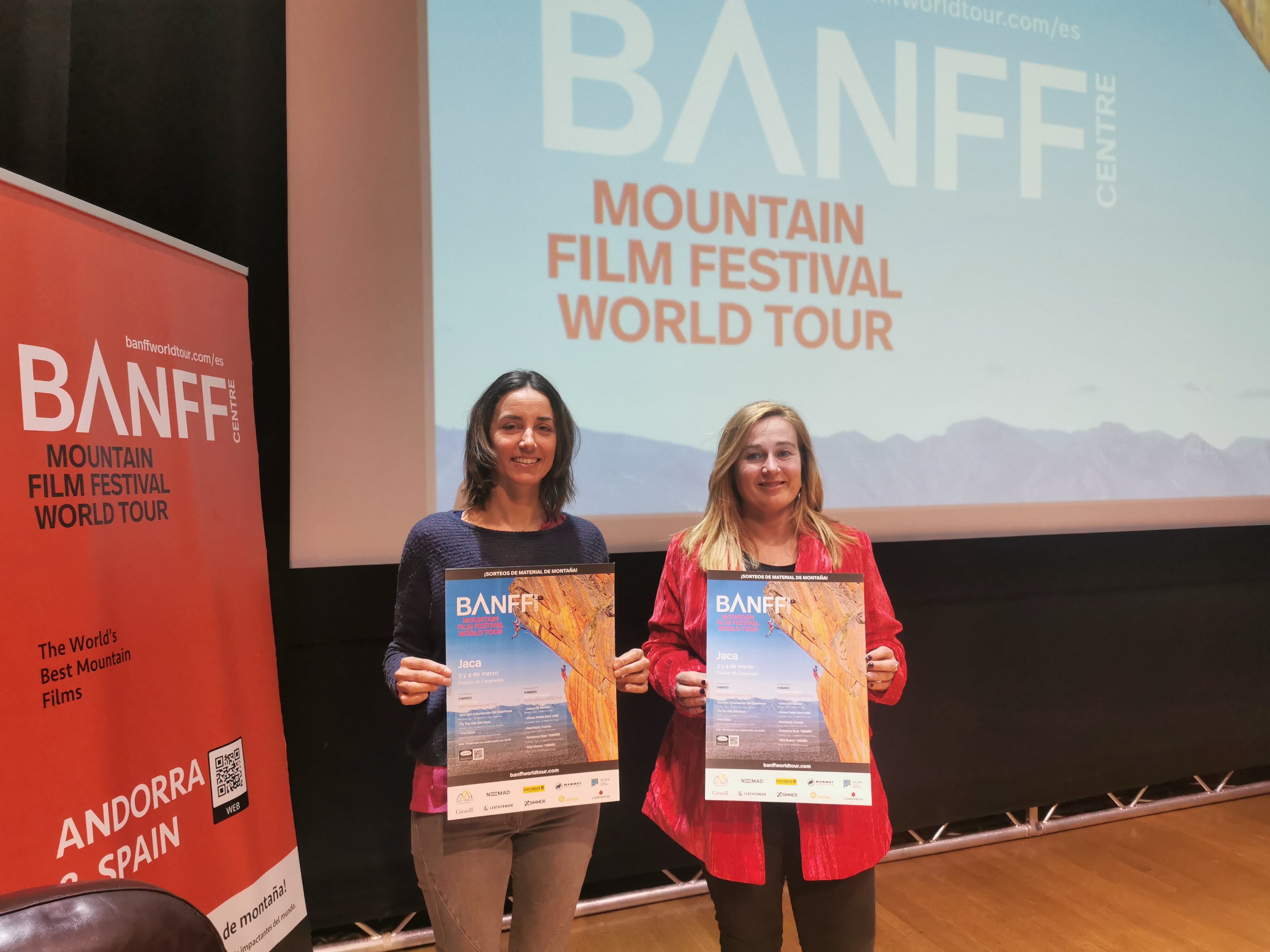 Eunate Salz, directora del Tour BANFF en España, y Olvido Moratinos, concejal de turismo de Jaca