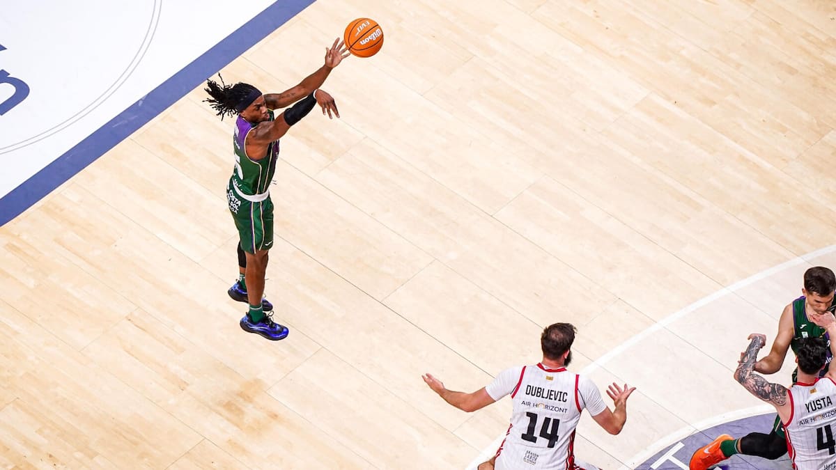 El Unicaja entrena y se gusta ante un voluntarioso Casademont Zaragoza (112-89)