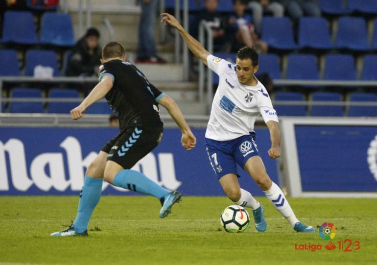 El atacante andaluz tiene un año más de contrato en el CD Tenerife