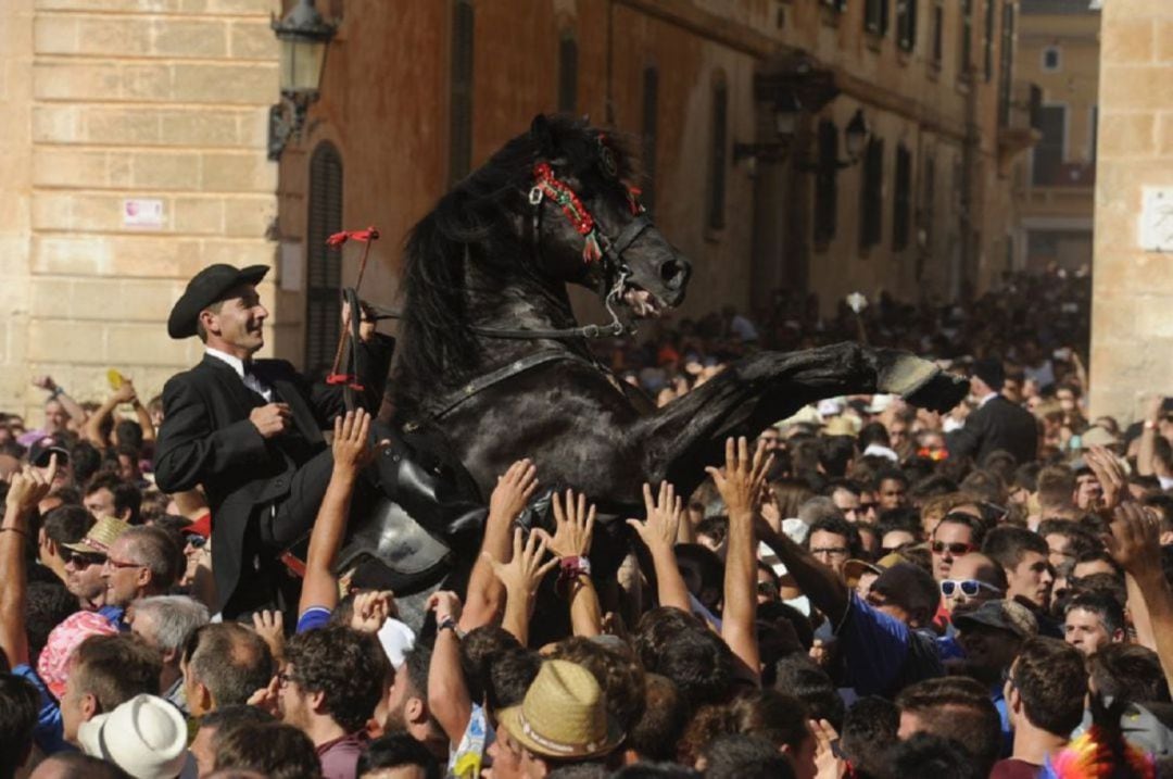 Les festes de Sant Joan encara no tenen prou policies locals.