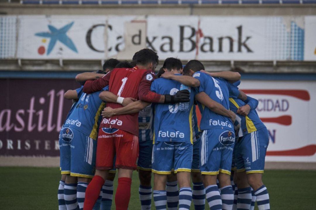 Los jugadores blanquiazules hacen piña ante de un encuentro.