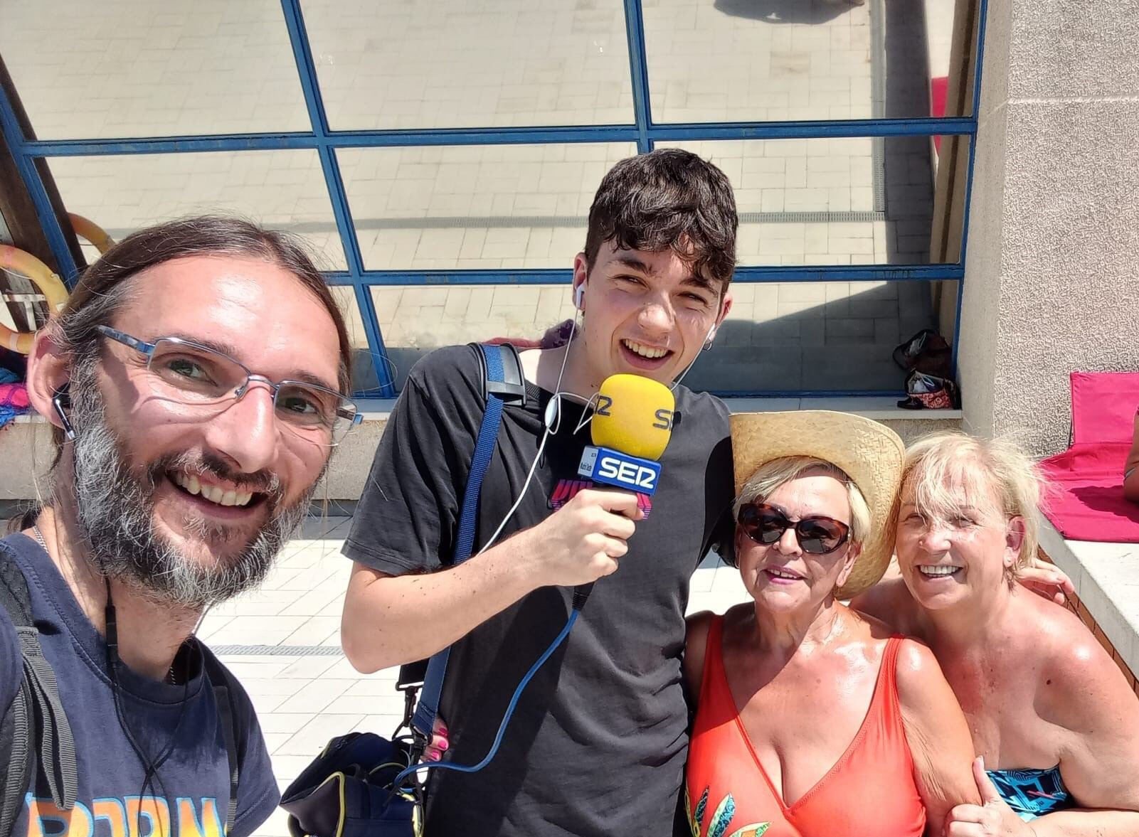 Gerard Salom se encuentra como pez en el agua hablando con las personas