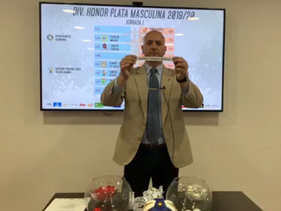 Imagen del sorteo en la sede de la RFEBM.