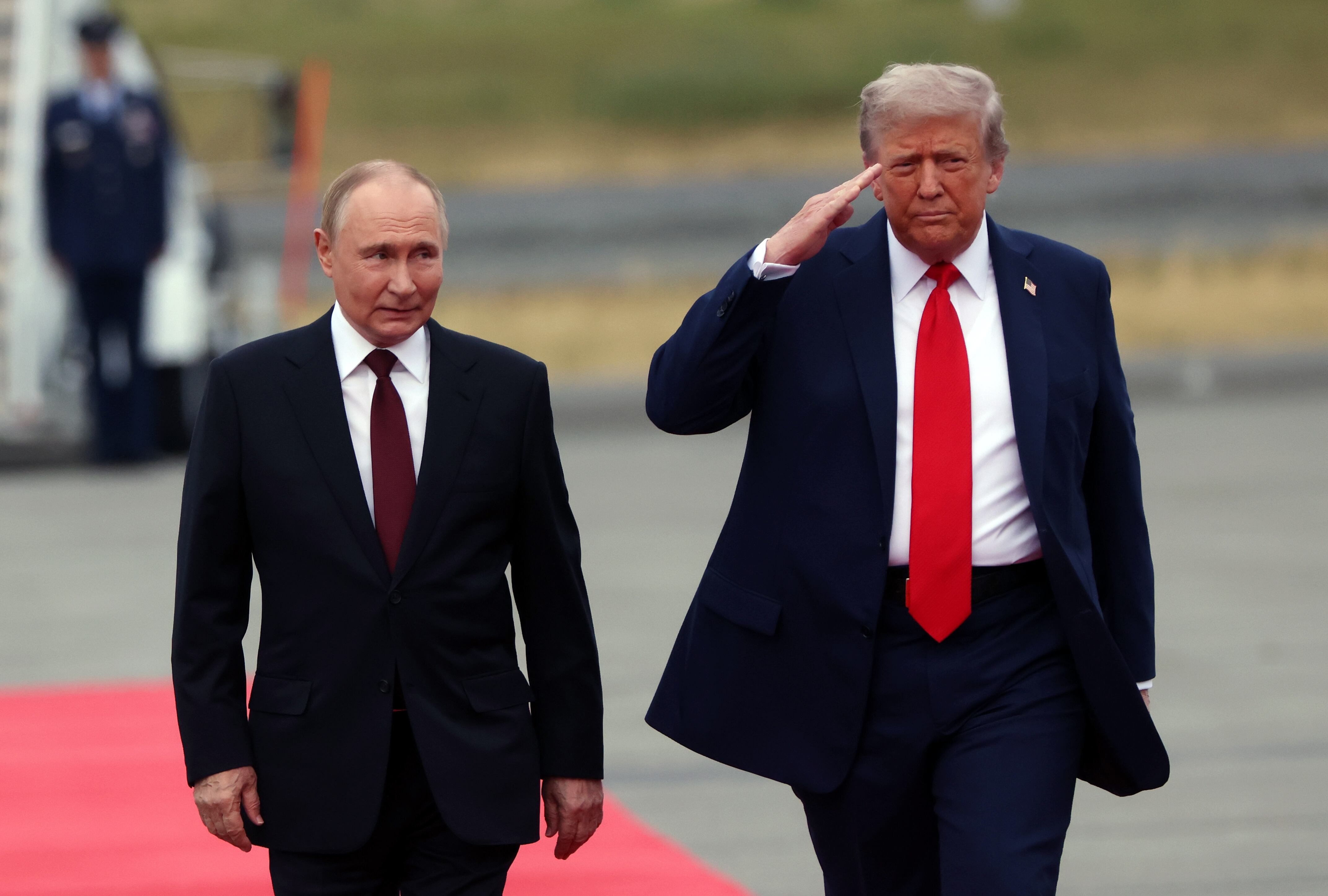 Vladimir Putin y Donald Trump en su encuentro en Alaska el pasado año