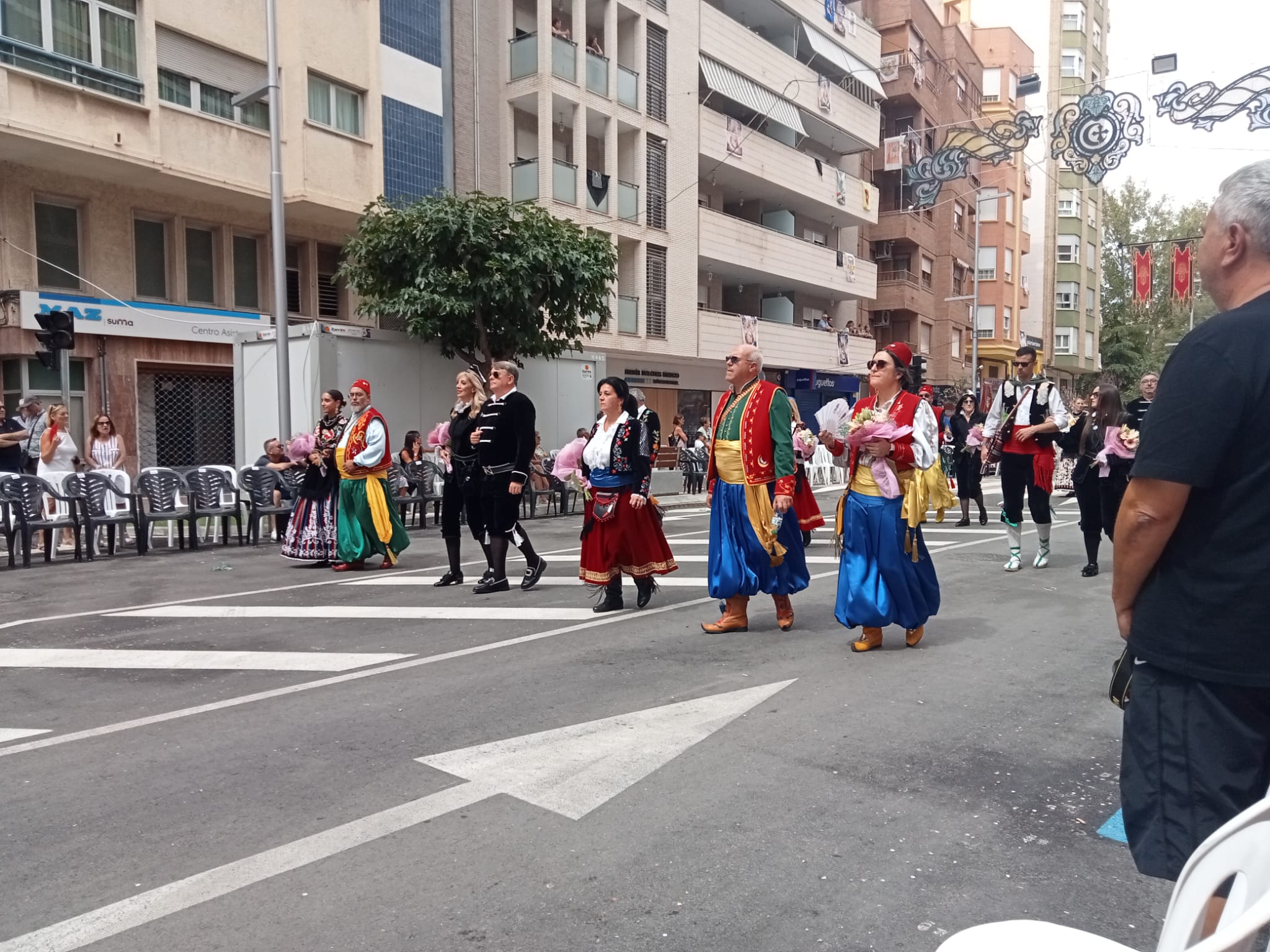 Miembros de la Junta Central en ofrenda