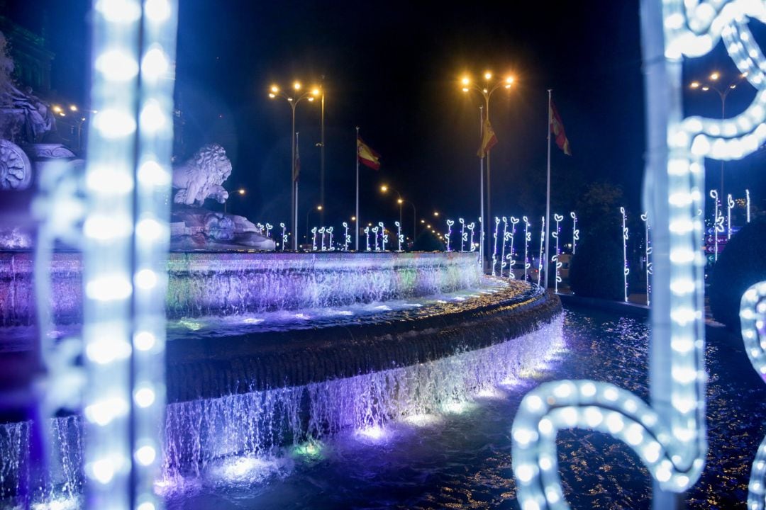 Encendido del árbol de Navidad en la fuente de Cibeles.