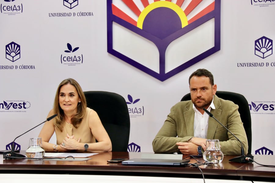 María José Polo y Feliciano Priego, vicerrectora de Política Científica y director general de Investigación de la Universidad de Córdoba