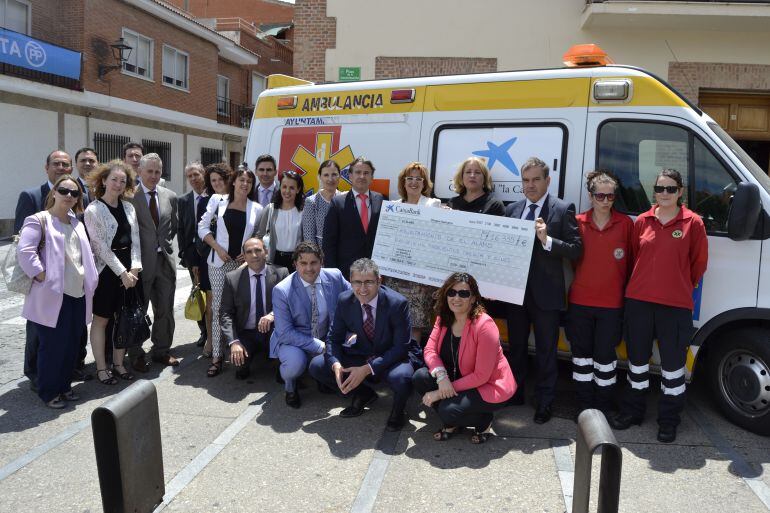 Recepción de la nueva ambulancia de El Álamo