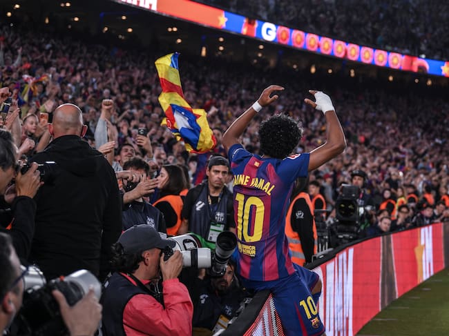 BARCELONA, SPAIN - APRIL 11: Lamine Yamal of FC Barcelona celebrates their team's third goal during the LaLiga EA Sports match between FC Barcelona and RCD Espanyol de Barcelona at Spotify Camp Nou on April 11, 2026 in Barcelona, Spain. (Photo by David Ramos/Getty Images)