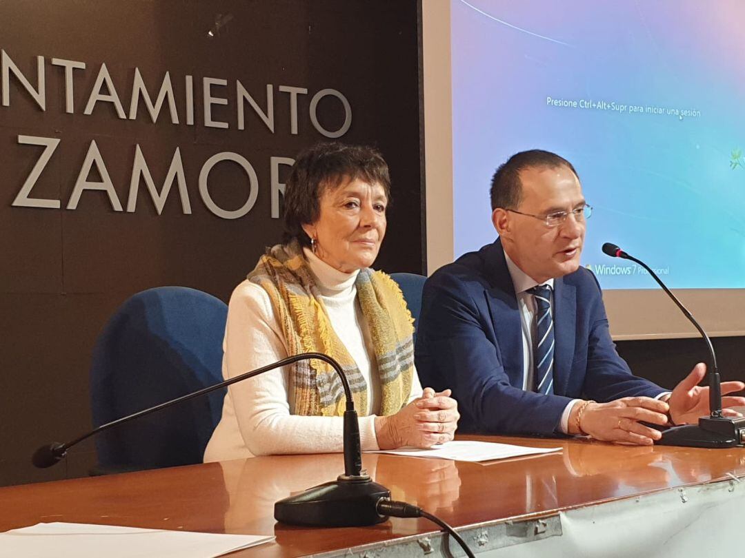 Marcedes martín junto al Subdelegado del Gobierno, Ängel Blanco