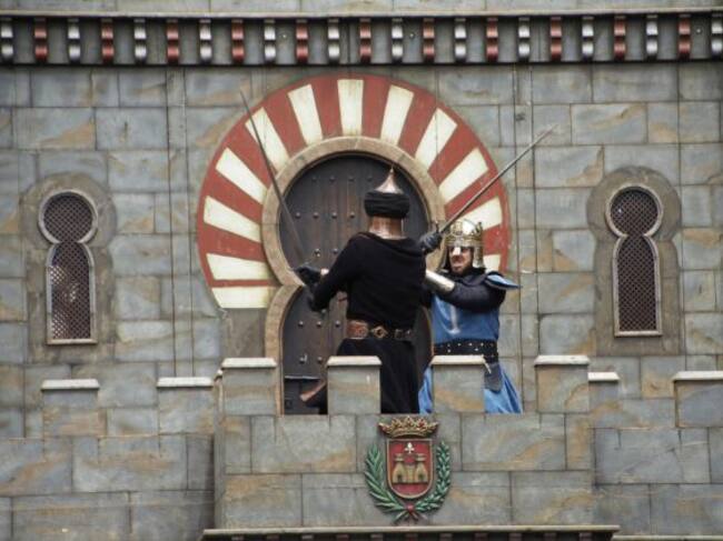 Lucha entre los embajadores moro y cristiano